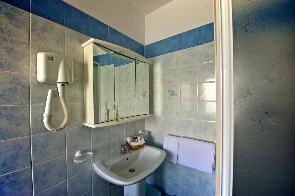 Hotel La Bussola 무쟈 객실 사진