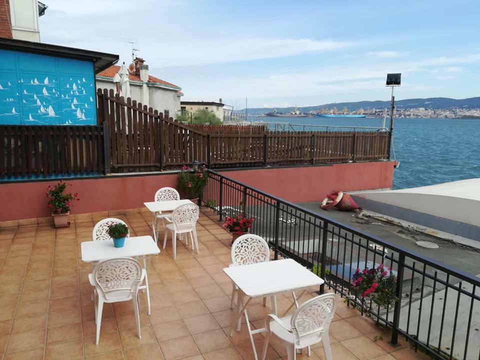 Hotel La Bussola 무쟈 외부 사진